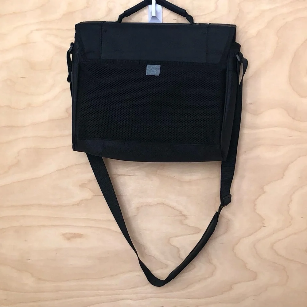Travelon Shoulder HandBag Mens 11inX10in Adjustable Strap Black Nylon.